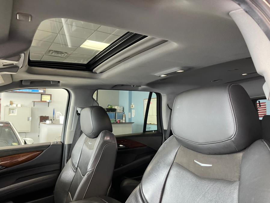 2019 Cadillac Escalade 4WD 4dr Luxury, available for sale in Inwood, New York | 5 Towns Drive. Inwood, New York 2019 Cadillac Escalade 4WD 4dr Luxury, available for sale in Inwood, New York | 5 Towns Drive. Inwood, New York