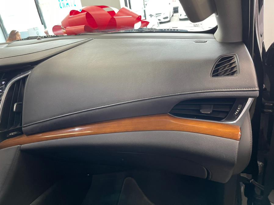 2019 Cadillac Escalade 4WD 4dr Luxury, available for sale in Inwood, New York | 5 Towns Drive. Inwood, New York 2019 Cadillac Escalade 4WD 4dr Luxury, available for sale in Inwood, New York | 5 Towns Drive. Inwood, New York