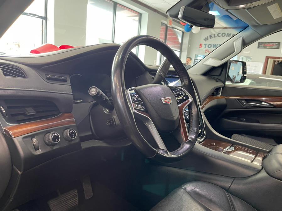 2019 Cadillac Escalade 4WD 4dr Luxury, available for sale in Inwood, New York | 5 Towns Drive. Inwood, New York 2019 Cadillac Escalade 4WD 4dr Luxury, available for sale in Inwood, New York | 5 Towns Drive. Inwood, New York