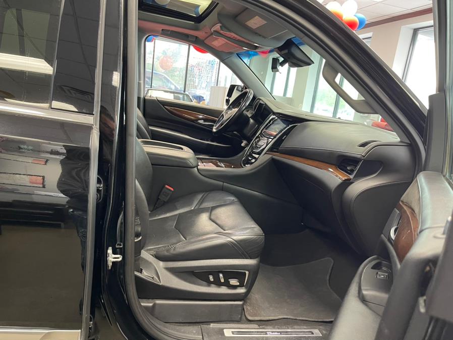 2019 Cadillac Escalade 4WD 4dr Luxury, available for sale in Inwood, New York | 5 Towns Drive. Inwood, New York 2019 Cadillac Escalade 4WD 4dr Luxury, available for sale in Inwood, New York | 5 Towns Drive. Inwood, New York