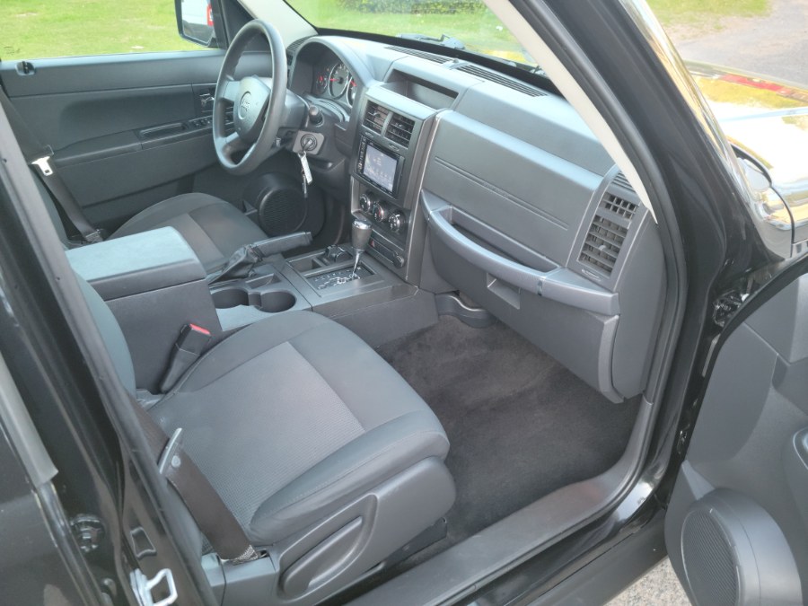 2009 Jeep Liberty 4WD 4dr Sport W/Sunroof, available for sale in East Windsor, Connecticut | Toro Auto. East Windsor, Connecticut 2009 Jeep Liberty 4WD 4dr Sport W/Sunroof, available for sale in East Windsor, Connecticut | Toro Auto. East Windsor, Connecticut