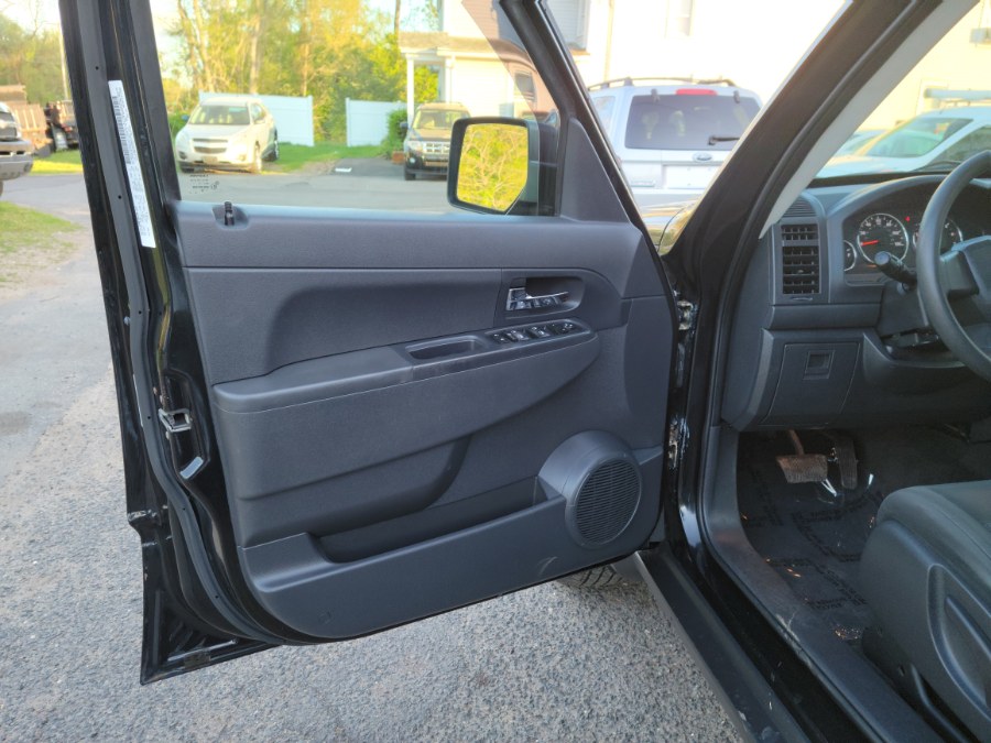 2009 Jeep Liberty 4WD 4dr Sport W/Sunroof, available for sale in East Windsor, Connecticut | Toro Auto. East Windsor, Connecticut 2009 Jeep Liberty 4WD 4dr Sport W/Sunroof, available for sale in East Windsor, Connecticut | Toro Auto. East Windsor, Connecticut