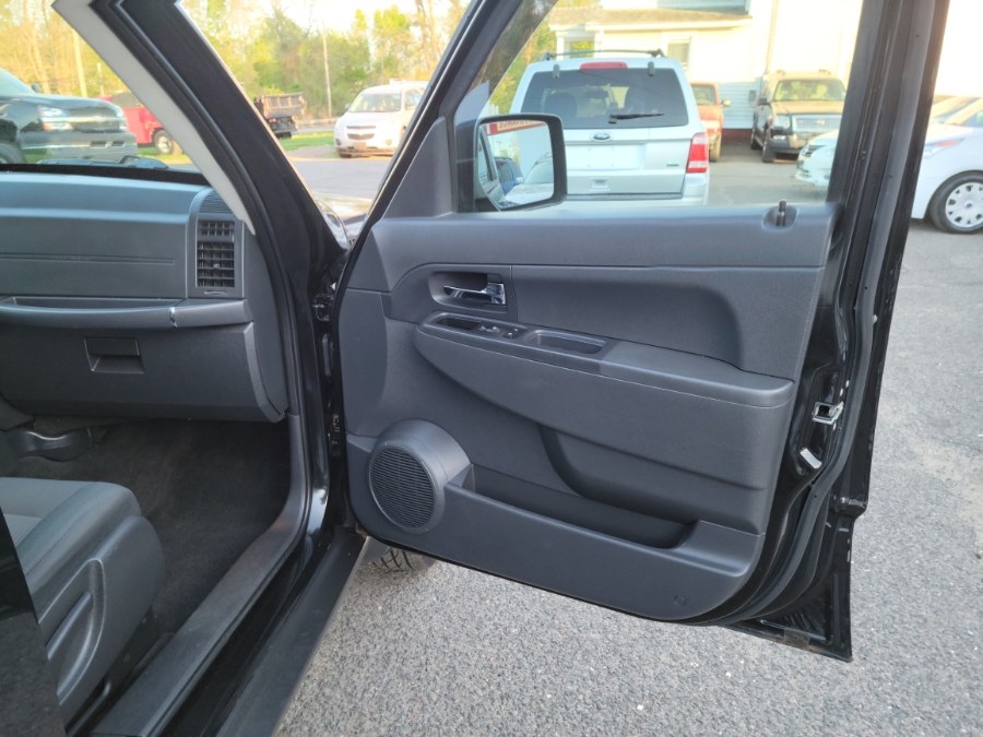 2009 Jeep Liberty 4WD 4dr Sport W/Sunroof, available for sale in East Windsor, Connecticut | Toro Auto. East Windsor, Connecticut 2009 Jeep Liberty 4WD 4dr Sport W/Sunroof, available for sale in East Windsor, Connecticut | Toro Auto. East Windsor, Connecticut