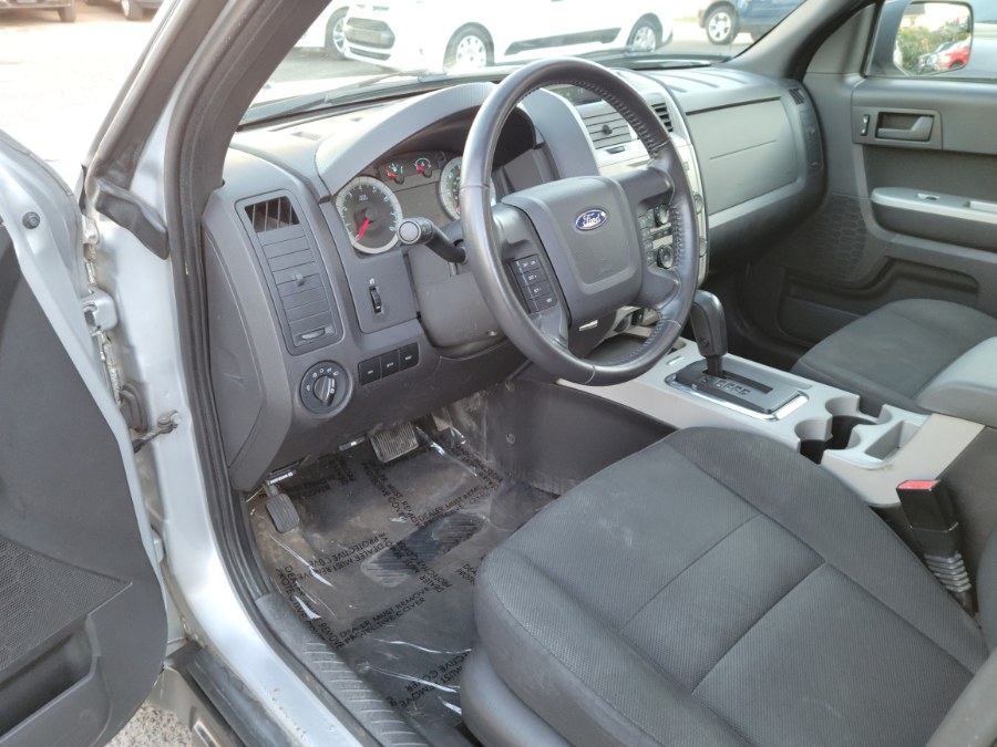 2010 Ford Escape 4WD 4dr XLT W/Sunroof, available for sale in East Windsor, Connecticut | Toro Auto. East Windsor, Connecticut 2010 Ford Escape 4WD 4dr XLT W/Sunroof, available for sale in East Windsor, Connecticut | Toro Auto. East Windsor, Connecticut