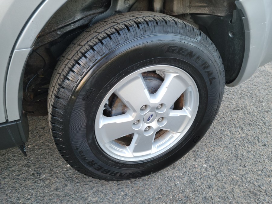 2010 Ford Escape 4WD 4dr XLT W/Sunroof, available for sale in East Windsor, Connecticut | Toro Auto. East Windsor, Connecticut 2010 Ford Escape 4WD 4dr XLT W/Sunroof, available for sale in East Windsor, Connecticut | Toro Auto. East Windsor, Connecticut