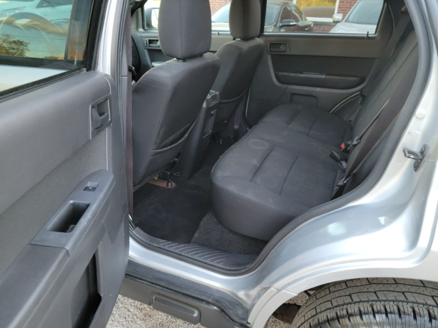2010 Ford Escape 4WD 4dr XLT W/Sunroof, available for sale in East Windsor, Connecticut | Toro Auto. East Windsor, Connecticut 2010 Ford Escape 4WD 4dr XLT W/Sunroof, available for sale in East Windsor, Connecticut | Toro Auto. East Windsor, Connecticut