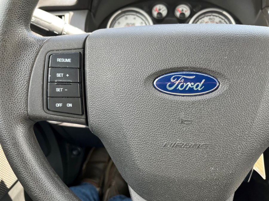 Used Ford Focus 4dr Sdn SE 2011 | MACARA Vehicle Services, Inc. Norwich, Connecticut
