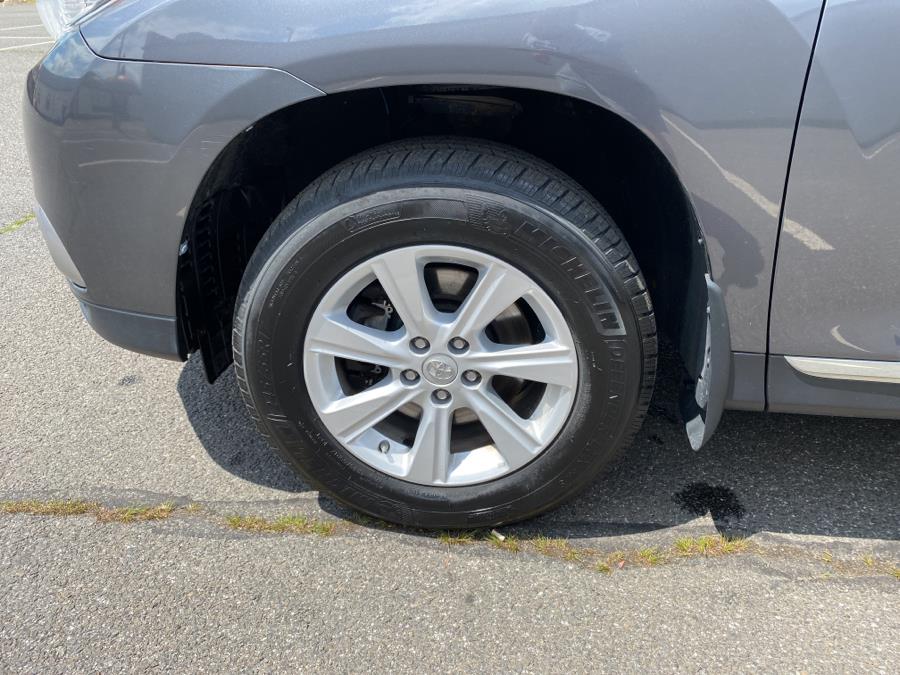 2011 Toyota Highlander 4WD 4dr V6 SE (Natl), available for sale in Hartford, Connecticut | Mecca Auto LLC. Hartford, Connecticut 2011 Toyota Highlander 4WD 4dr V6 SE (Natl), available for sale in Hartford, Connecticut | Mecca Auto LLC. Hartford, Connecticut