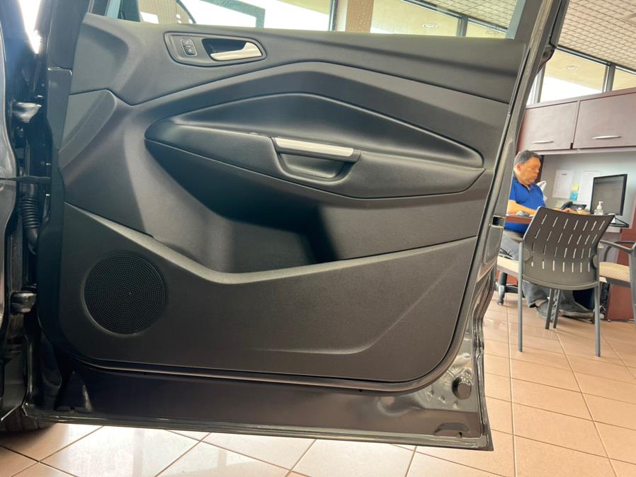 2018 Ford Escape SE 4WD, available for sale in Massapequa Park, New York | Power Motors East. Massapequa Park, New York 2018 Ford Escape SE 4WD, available for sale in Massapequa Park, New York | Power Motors East. Massapequa Park, New York