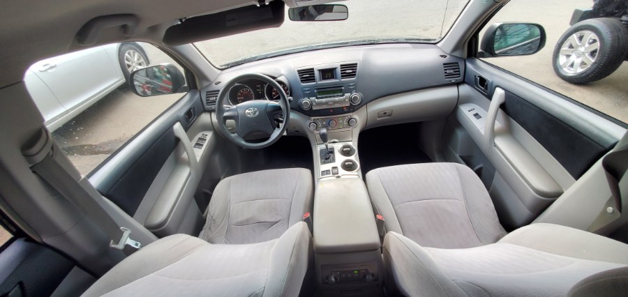 Used Toyota Highlander FWD 4dr L4 Base (Natl) 2011 | Rubber Bros Auto World. Brooklyn, New York Used Toyota Highlander FWD 4dr L4 Base (Natl) 2011 | Rubber Bros Auto World. Brooklyn, New York