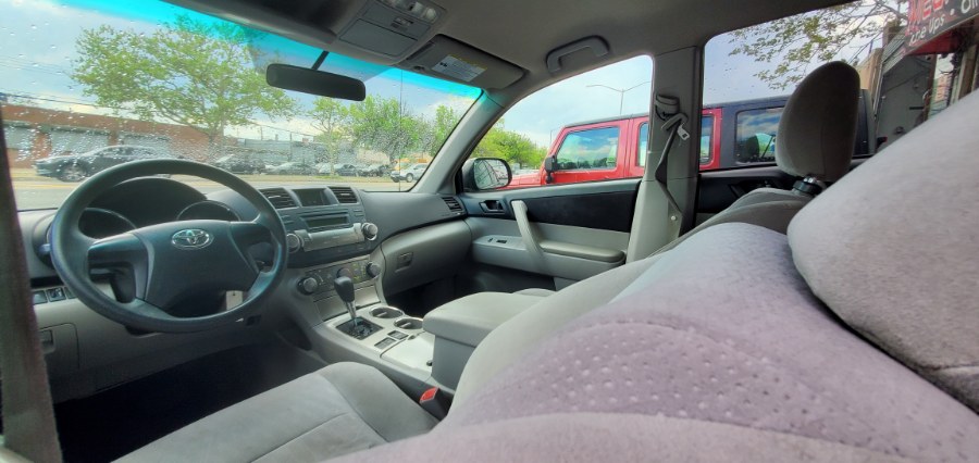 Used Toyota Highlander FWD 4dr L4 Base (Natl) 2011 | Rubber Bros Auto World. Brooklyn, New York Used Toyota Highlander FWD 4dr L4 Base (Natl) 2011 | Rubber Bros Auto World. Brooklyn, New York