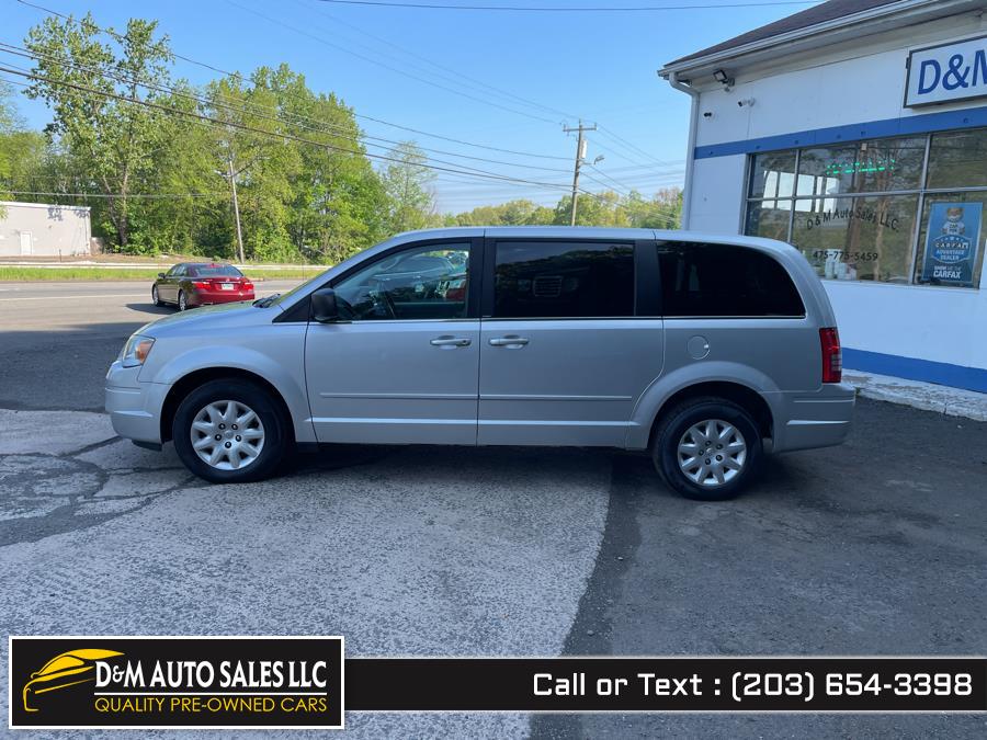 Used Chrysler Town & Country 4dr Wgn LX *Ltd Avail* 2010 | D&M Auto Sales LLC. Meriden, Connecticut