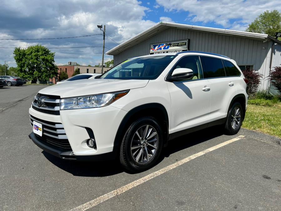2019 Toyota Highlander XLE V6 AWD (Natl), available for sale in Berlin, Connecticut | Tru Auto Mall. Berlin, Connecticut