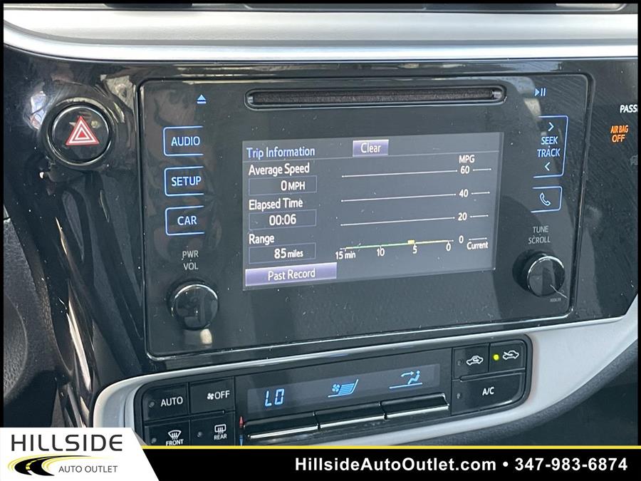 Used Toyota Corolla LE 2017 | Hillside Auto Outlet. Jamaica, New York Used Toyota Corolla LE 2017 | Hillside Auto Outlet. Jamaica, New York