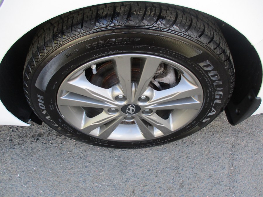2018 Hyundai Elantra SEL 2.0L Auto (Alabama), available for sale in Meriden, Connecticut | Cos Central Auto. Meriden, Connecticut 2018 Hyundai Elantra SEL 2.0L Auto (Alabama), available for sale in Meriden, Connecticut | Cos Central Auto. Meriden, Connecticut
