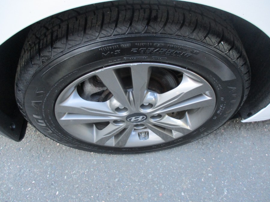 2018 Hyundai Elantra SEL 2.0L Auto (Alabama), available for sale in Meriden, Connecticut | Cos Central Auto. Meriden, Connecticut 2018 Hyundai Elantra SEL 2.0L Auto (Alabama), available for sale in Meriden, Connecticut | Cos Central Auto. Meriden, Connecticut
