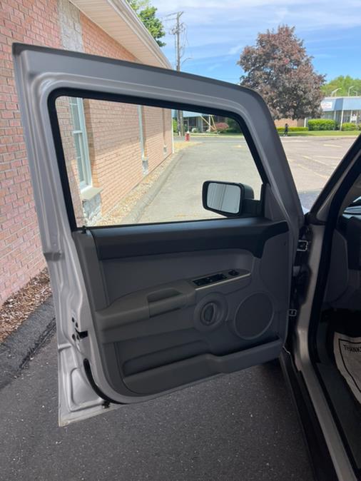 2006 Jeep Commander 4dr 4WD, available for sale in New Britain, Connecticut | Supreme Automotive. New Britain, Connecticut 2006 Jeep Commander 4dr 4WD, available for sale in New Britain, Connecticut | Supreme Automotive. New Britain, Connecticut