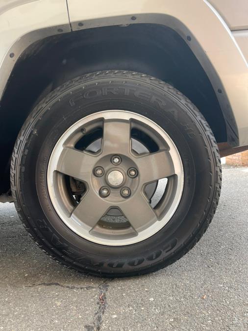 2006 Jeep Commander 4dr 4WD, available for sale in New Britain, Connecticut | Supreme Automotive. New Britain, Connecticut 2006 Jeep Commander 4dr 4WD, available for sale in New Britain, Connecticut | Supreme Automotive. New Britain, Connecticut