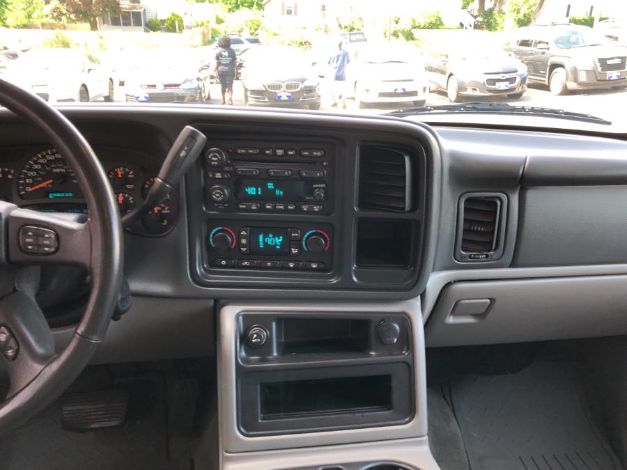 Used Chevrolet Suburban 4dr 1500 4WD Z71 2004 | National Auto Brokers, Inc.. Waterbury, Connecticut Used Chevrolet Suburban 4dr 1500 4WD Z71 2004 | National Auto Brokers, Inc.. Waterbury, Connecticut