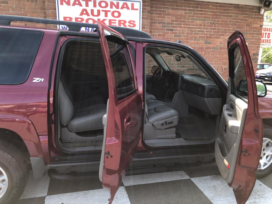 Used Chevrolet Suburban 4dr 1500 4WD Z71 2004 | National Auto Brokers, Inc.. Waterbury, Connecticut Used Chevrolet Suburban 4dr 1500 4WD Z71 2004 | National Auto Brokers, Inc.. Waterbury, Connecticut