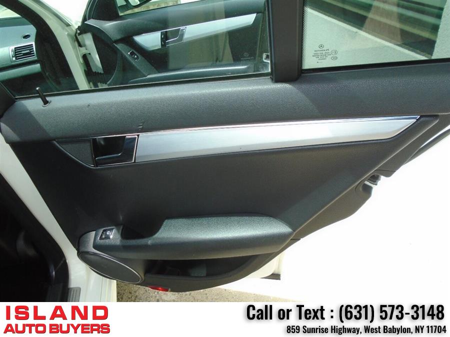 Used Mercedes-benz C-class C 300 Luxury 4MATIC AWD 4dr Sedan 2009 | Island Auto Buyers. West Babylon, New York Used Mercedes-benz C-class C 300 Luxury 4MATIC AWD 4dr Sedan 2009 | Island Auto Buyers. West Babylon, New York