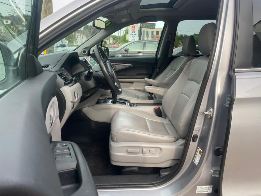 2017 Honda Pilot EX-L AWD, available for sale in Manchester, Connecticut | Carsonmain LLC. Manchester, Connecticut 2017 Honda Pilot EX-L AWD, available for sale in Manchester, Connecticut | Carsonmain LLC. Manchester, Connecticut