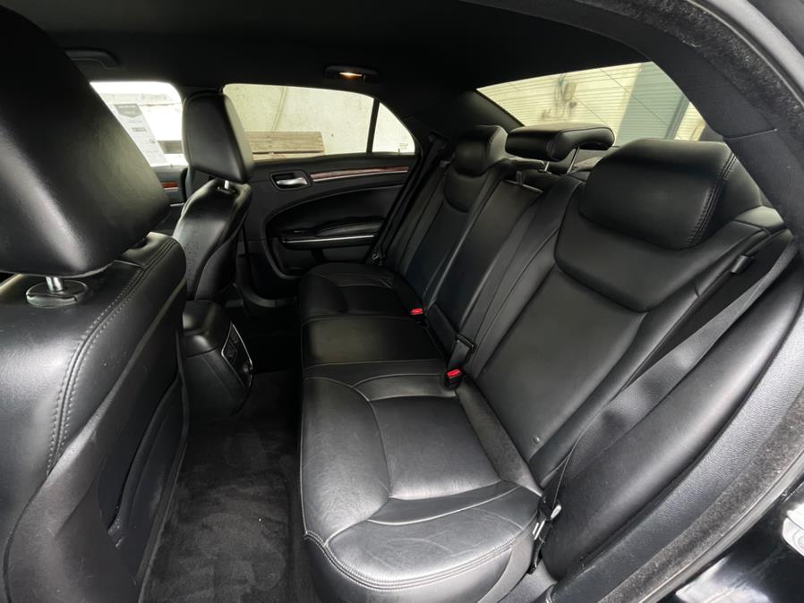 Used Chrysler 300 4dr Sdn RWD 2014 | Green Light Auto. Corona, California Used Chrysler 300 4dr Sdn RWD 2014 | Green Light Auto. Corona, California