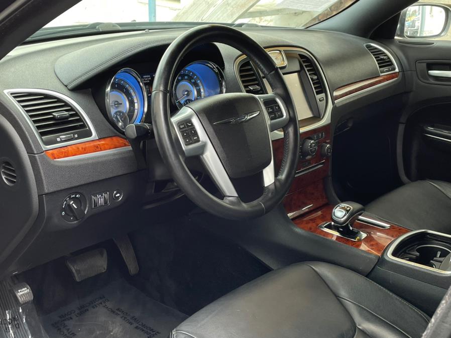 Used Chrysler 300 4dr Sdn RWD 2014 | Green Light Auto. Corona, California Used Chrysler 300 4dr Sdn RWD 2014 | Green Light Auto. Corona, California