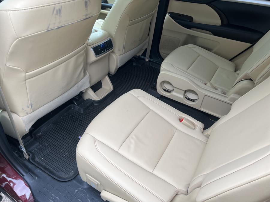 Used Toyota Highlander XLE V6 AWD (Natl) 2019 | Dealertown Auto Wholesalers. Milford, Connecticut Used Toyota Highlander XLE V6 AWD (Natl) 2019 | Dealertown Auto Wholesalers. Milford, Connecticut