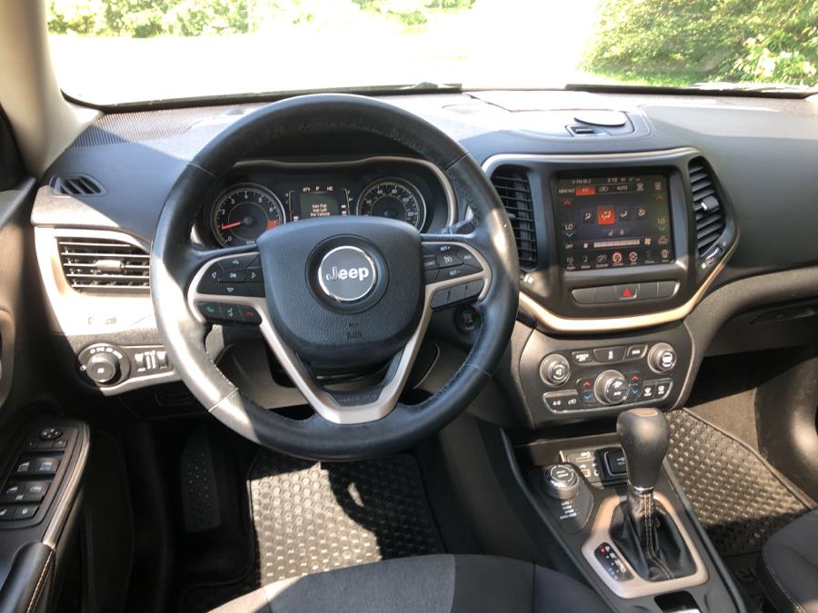 2014 Jeep Cherokee 4WD 4dr Latitude, available for sale in Beavercreek, Ohio | Wholesale Direct Motors. Beavercreek, Ohio 2014 Jeep Cherokee 4WD 4dr Latitude, available for sale in Beavercreek, Ohio | Wholesale Direct Motors. Beavercreek, Ohio