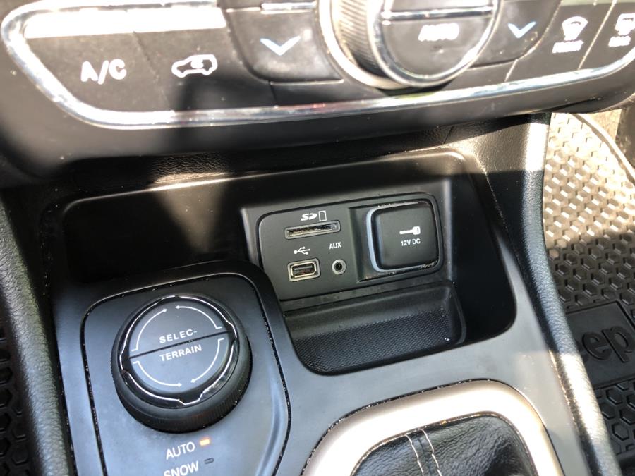 2014 Jeep Cherokee 4WD 4dr Latitude, available for sale in Beavercreek, Ohio | Wholesale Direct Motors. Beavercreek, Ohio 2014 Jeep Cherokee 4WD 4dr Latitude, available for sale in Beavercreek, Ohio | Wholesale Direct Motors. Beavercreek, Ohio
