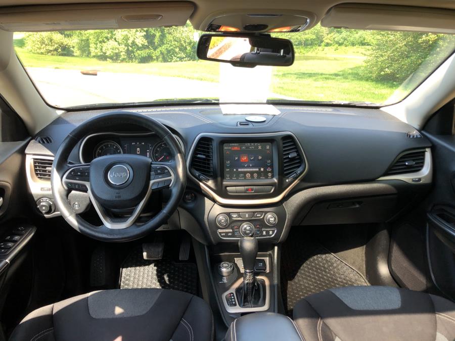 2014 Jeep Cherokee 4WD 4dr Latitude, available for sale in Beavercreek, Ohio | Wholesale Direct Motors. Beavercreek, Ohio 2014 Jeep Cherokee 4WD 4dr Latitude, available for sale in Beavercreek, Ohio | Wholesale Direct Motors. Beavercreek, Ohio