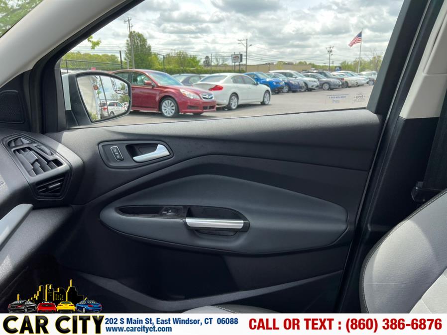 2013 Ford Escape 4WD 4dr SE, available for sale in East Windsor, Connecticut | Car City LLC. East Windsor, Connecticut 2013 Ford Escape 4WD 4dr SE, available for sale in East Windsor, Connecticut | Car City LLC. East Windsor, Connecticut