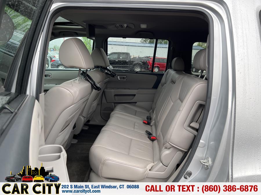 Used Honda Pilot 4WD 4dr Touring w/RES & Navi 2011 | Car City LLC. East Windsor, Connecticut Used Honda Pilot 4WD 4dr Touring w/RES & Navi 2011 | Car City LLC. East Windsor, Connecticut