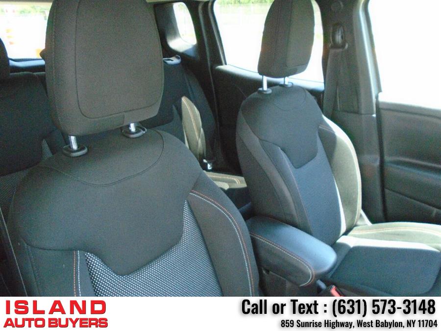 Used Jeep Renegade Latitude 75th Anniversary 4x4 4dr SUV 2016 | Island Auto Buyers. West Babylon, New York Used Jeep Renegade Latitude 75th Anniversary 4x4 4dr SUV 2016 | Island Auto Buyers. West Babylon, New York
