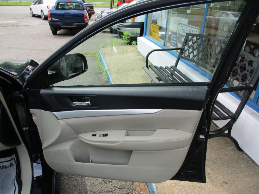 Used Subaru Legacy 4dr Sdn H4 Auto 2.5i Premium 2014 | Cos Central Auto. Meriden, Connecticut Used Subaru Legacy 4dr Sdn H4 Auto 2.5i Premium 2014 | Cos Central Auto. Meriden, Connecticut