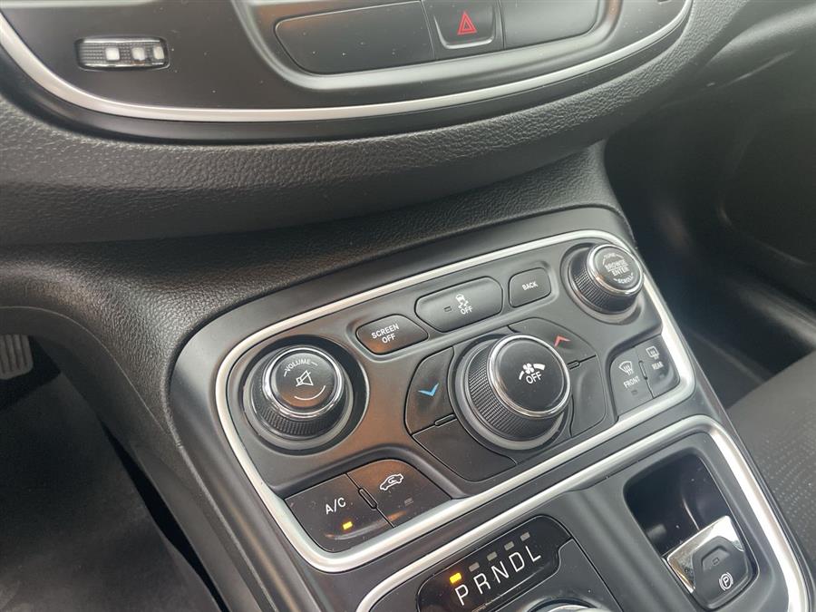 Used Chrysler 200 4dr Sdn Limited FWD 2015 | Josh's All Under Ten LLC. Elida, Ohio Used Chrysler 200 4dr Sdn Limited FWD 2015 | Josh's All Under Ten LLC. Elida, Ohio