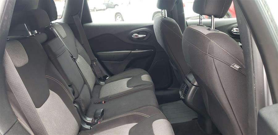 Used Jeep Cherokee 4WD 4dr Sport 2014 | Victoria Preowned Autos Inc. Little Ferry, New Jersey Used Jeep Cherokee 4WD 4dr Sport 2014 | Victoria Preowned Autos Inc. Little Ferry, New Jersey