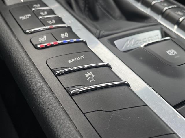 Used Porsche Macan Base 2017 | Blasius Federal Road. Brookfield, Connecticut Used Porsche Macan Base 2017 | Blasius Federal Road. Brookfield, Connecticut