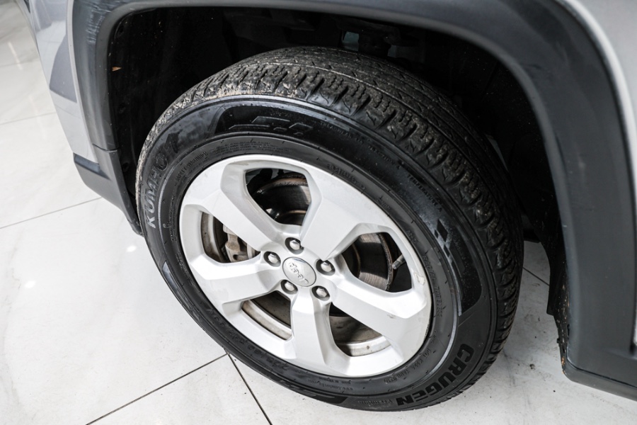 2019 Jeep Compass Latitude 4x4, available for sale in ELMONT, New York | 26 Motors Long Island. ELMONT, New York 2019 Jeep Compass Latitude 4x4, available for sale in ELMONT, New York | 26 Motors Long Island. ELMONT, New York