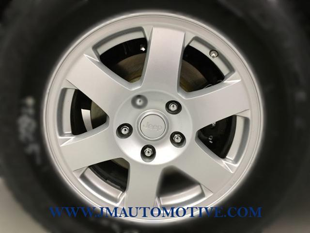 2010 Jeep Grand Cherokee 4WD 4dr Laredo, available for sale in Naugatuck, Connecticut | J&M Automotive Sls&Svc LLC. Naugatuck, Connecticut 2010 Jeep Grand Cherokee 4WD 4dr Laredo, available for sale in Naugatuck, Connecticut | J&M Automotive Sls&Svc LLC. Naugatuck, Connecticut