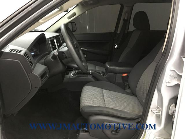 2010 Jeep Grand Cherokee 4WD 4dr Laredo, available for sale in Naugatuck, Connecticut | J&M Automotive Sls&Svc LLC. Naugatuck, Connecticut 2010 Jeep Grand Cherokee 4WD 4dr Laredo, available for sale in Naugatuck, Connecticut | J&M Automotive Sls&Svc LLC. Naugatuck, Connecticut