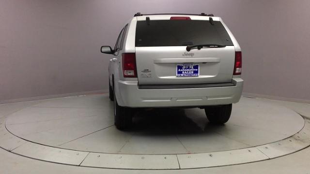 2010 Jeep Grand Cherokee 4WD 4dr Laredo, available for sale in Naugatuck, Connecticut | J&M Automotive Sls&Svc LLC. Naugatuck, Connecticut 2010 Jeep Grand Cherokee 4WD 4dr Laredo, available for sale in Naugatuck, Connecticut | J&M Automotive Sls&Svc LLC. Naugatuck, Connecticut