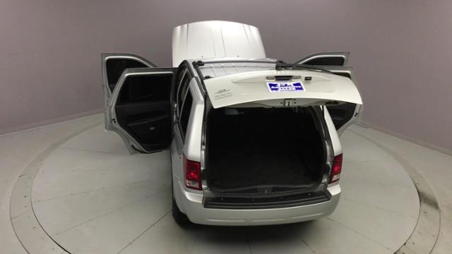 2010 Jeep Grand Cherokee 4WD 4dr Laredo, available for sale in Naugatuck, Connecticut | J&M Automotive Sls&Svc LLC. Naugatuck, Connecticut 2010 Jeep Grand Cherokee 4WD 4dr Laredo, available for sale in Naugatuck, Connecticut | J&M Automotive Sls&Svc LLC. Naugatuck, Connecticut