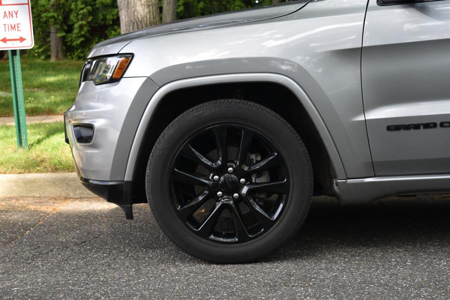 Used Jeep Grand Cherokee Laredo 4x4 4dr SUV 2018 | Camy Cars. Great Neck, New York Used Jeep Grand Cherokee Laredo 4x4 4dr SUV 2018 | Camy Cars. Great Neck, New York