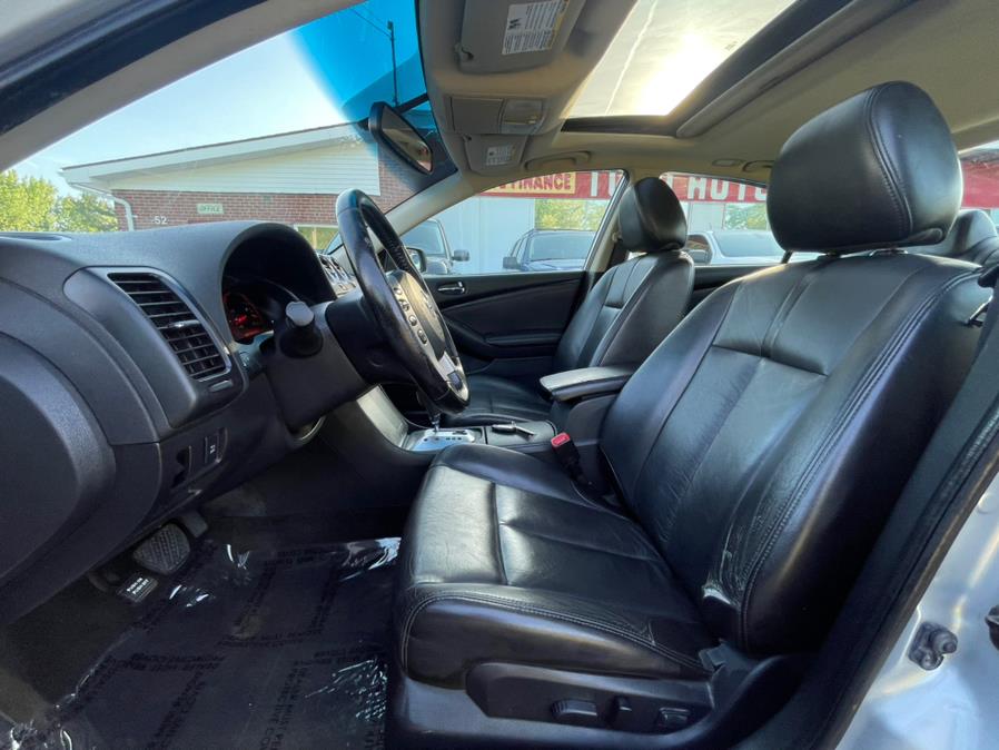 2009 Nissan Altima 3.5 SL Sunroof & Leather, available for sale in East Windsor, Connecticut | Toro Auto. East Windsor, Connecticut 2009 Nissan Altima 3.5 SL Sunroof & Leather, available for sale in East Windsor, Connecticut | Toro Auto. East Windsor, Connecticut