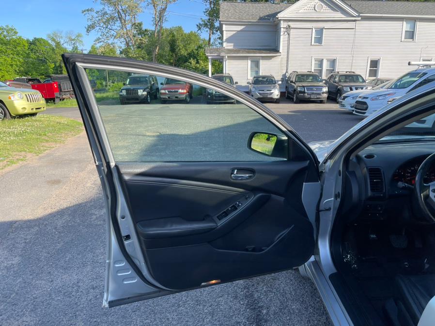 2009 Nissan Altima 3.5 SL Sunroof & Leather, available for sale in East Windsor, Connecticut | Toro Auto. East Windsor, Connecticut 2009 Nissan Altima 3.5 SL Sunroof & Leather, available for sale in East Windsor, Connecticut | Toro Auto. East Windsor, Connecticut