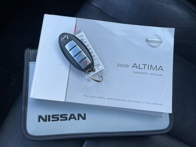 2009 Nissan Altima 3.5 SL Sunroof & Leather, available for sale in East Windsor, Connecticut | Toro Auto. East Windsor, Connecticut 2009 Nissan Altima 3.5 SL Sunroof & Leather, available for sale in East Windsor, Connecticut | Toro Auto. East Windsor, Connecticut