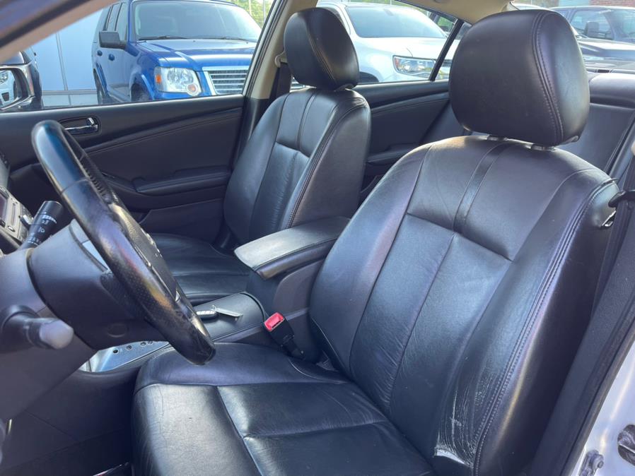 2009 Nissan Altima 3.5 SL Sunroof & Leather, available for sale in East Windsor, Connecticut | Toro Auto. East Windsor, Connecticut 2009 Nissan Altima 3.5 SL Sunroof & Leather, available for sale in East Windsor, Connecticut | Toro Auto. East Windsor, Connecticut