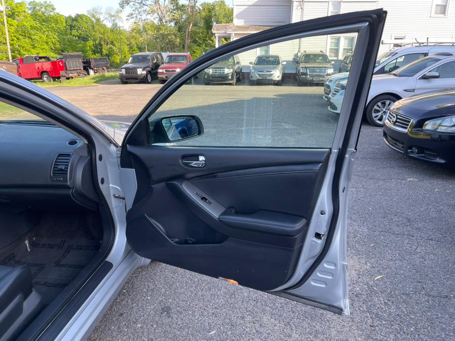 2009 Nissan Altima 3.5 SL Sunroof & Leather, available for sale in East Windsor, Connecticut | Toro Auto. East Windsor, Connecticut 2009 Nissan Altima 3.5 SL Sunroof & Leather, available for sale in East Windsor, Connecticut | Toro Auto. East Windsor, Connecticut